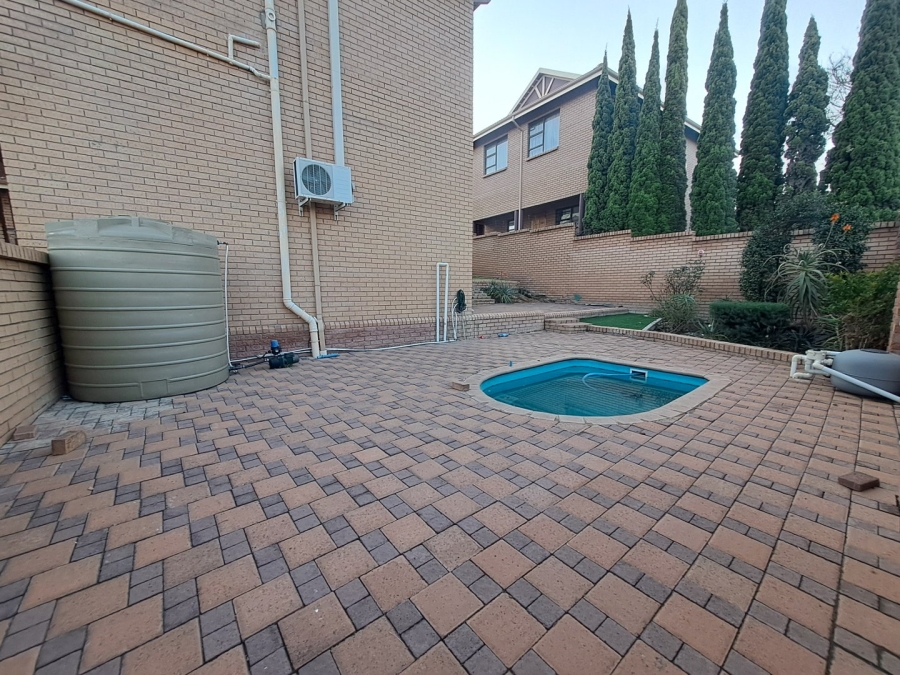 4 Bedroom Property for Sale in Heuwelsig Free State